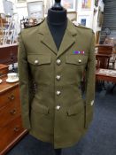 VINTAGE BRITISH ARMY IRISH GUARDS WARRANT OFFICERS NO.2 DRESS TUNIC FULLY BUTTONED AND BADGED WITH