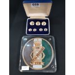 SET OF MILITARY BUTTONS AND ROYAL HUSSARS PLAQUE
