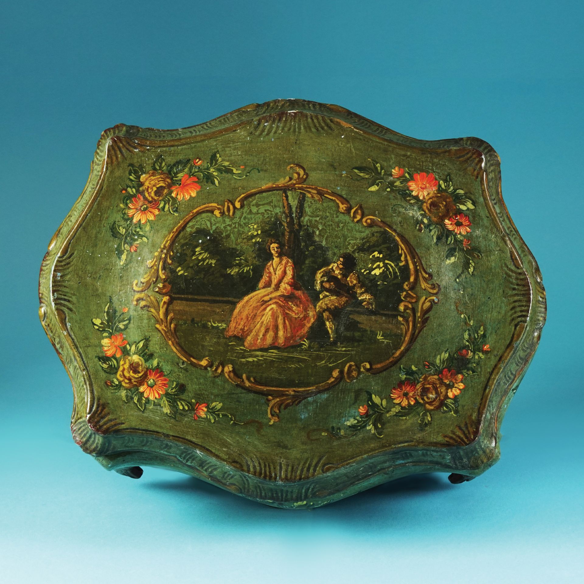 A Venetian green lacquered and painted wood casket, 18th century 16x41x33cm. - Bild 2 aus 3