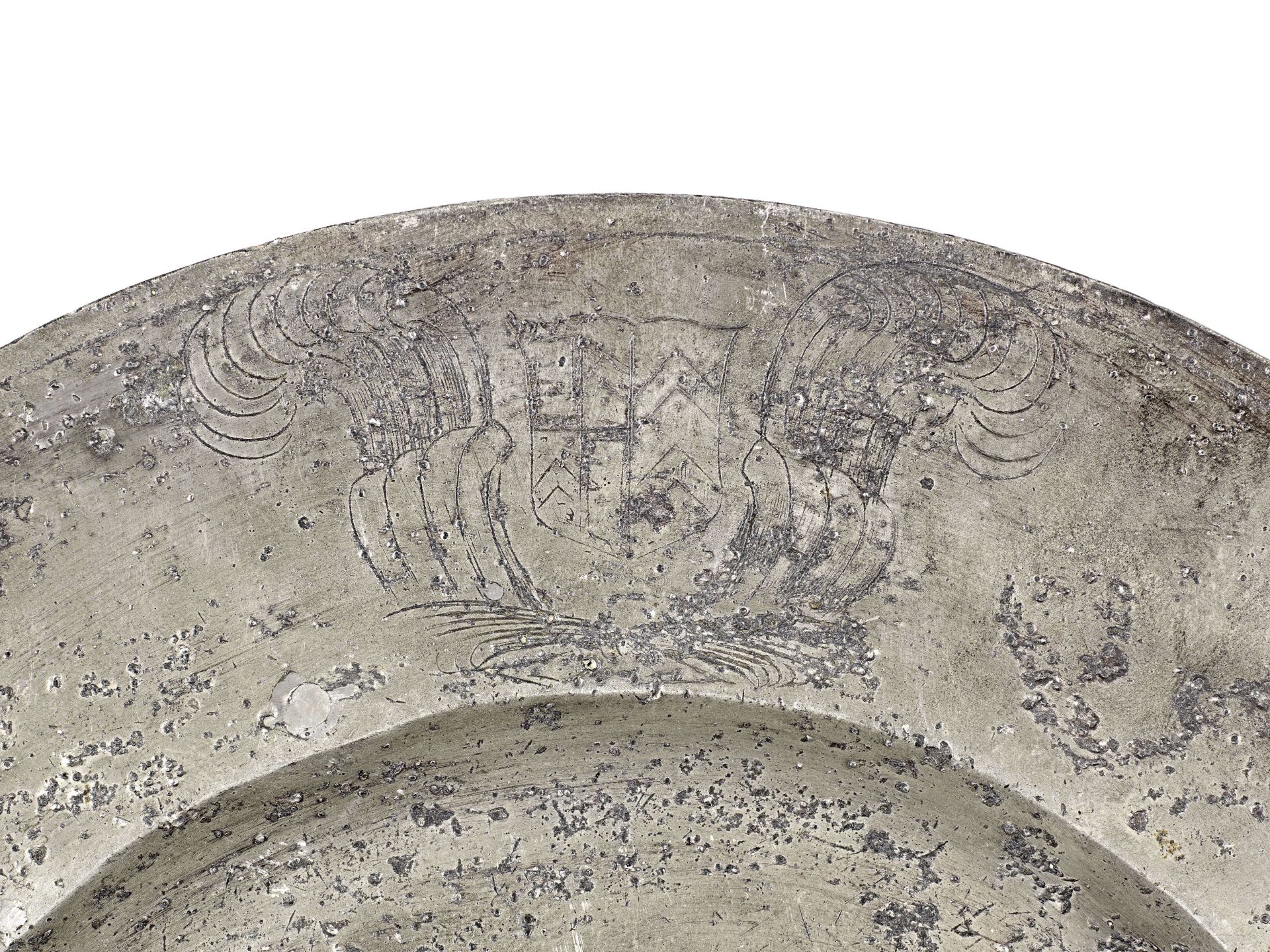 An impressive Charles II pewter broad rim charger, circa 1670 - Image 2 of 2