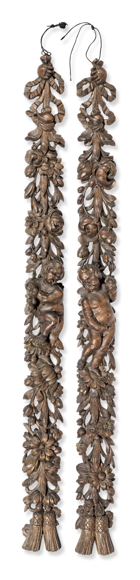 A pair of early 18th century carved oak appliques (2)