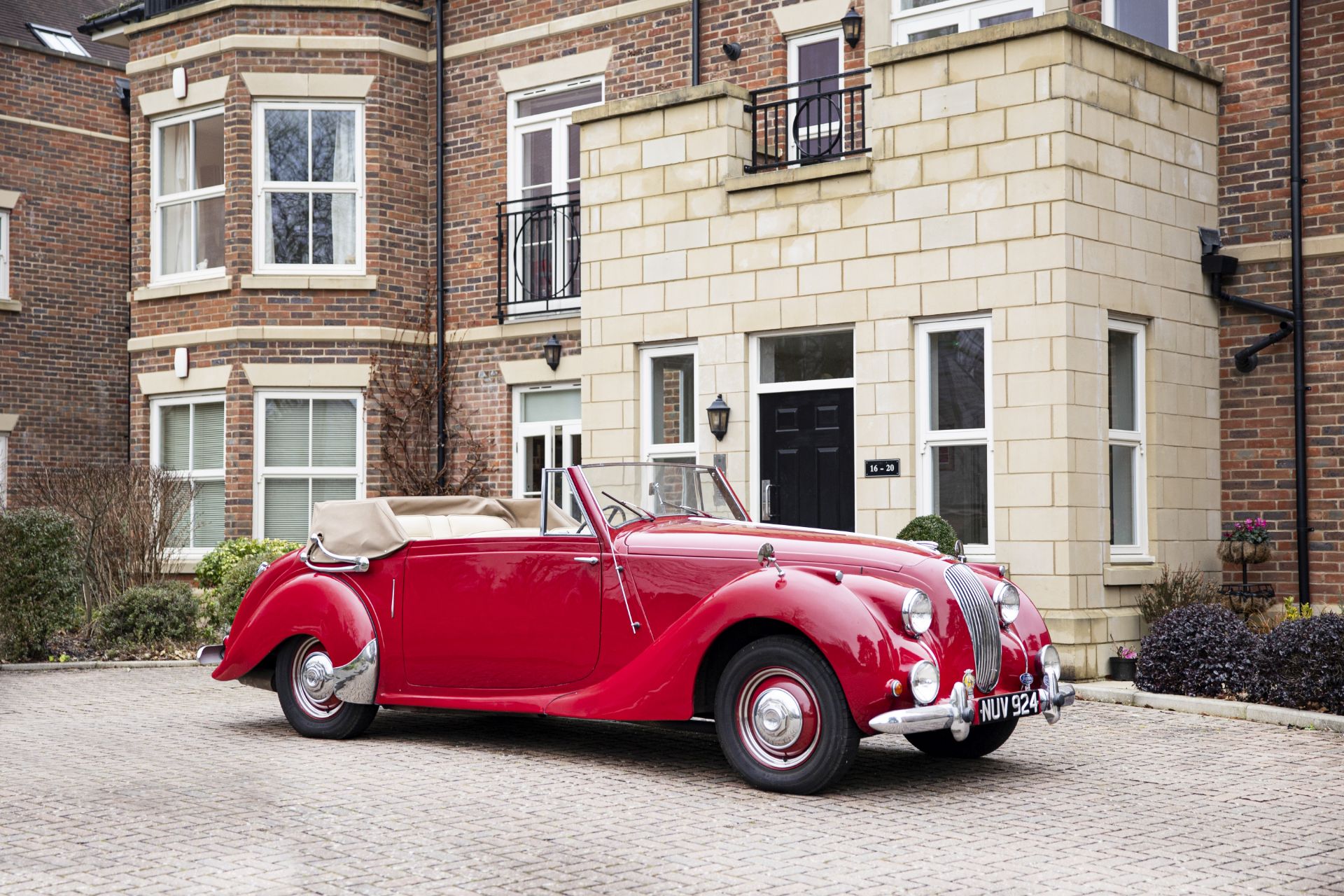 1952 Lagonda 2.6 Drophead Coup&#233; Chassis no. LAG/50/480 Engine no. LBoA/50/559