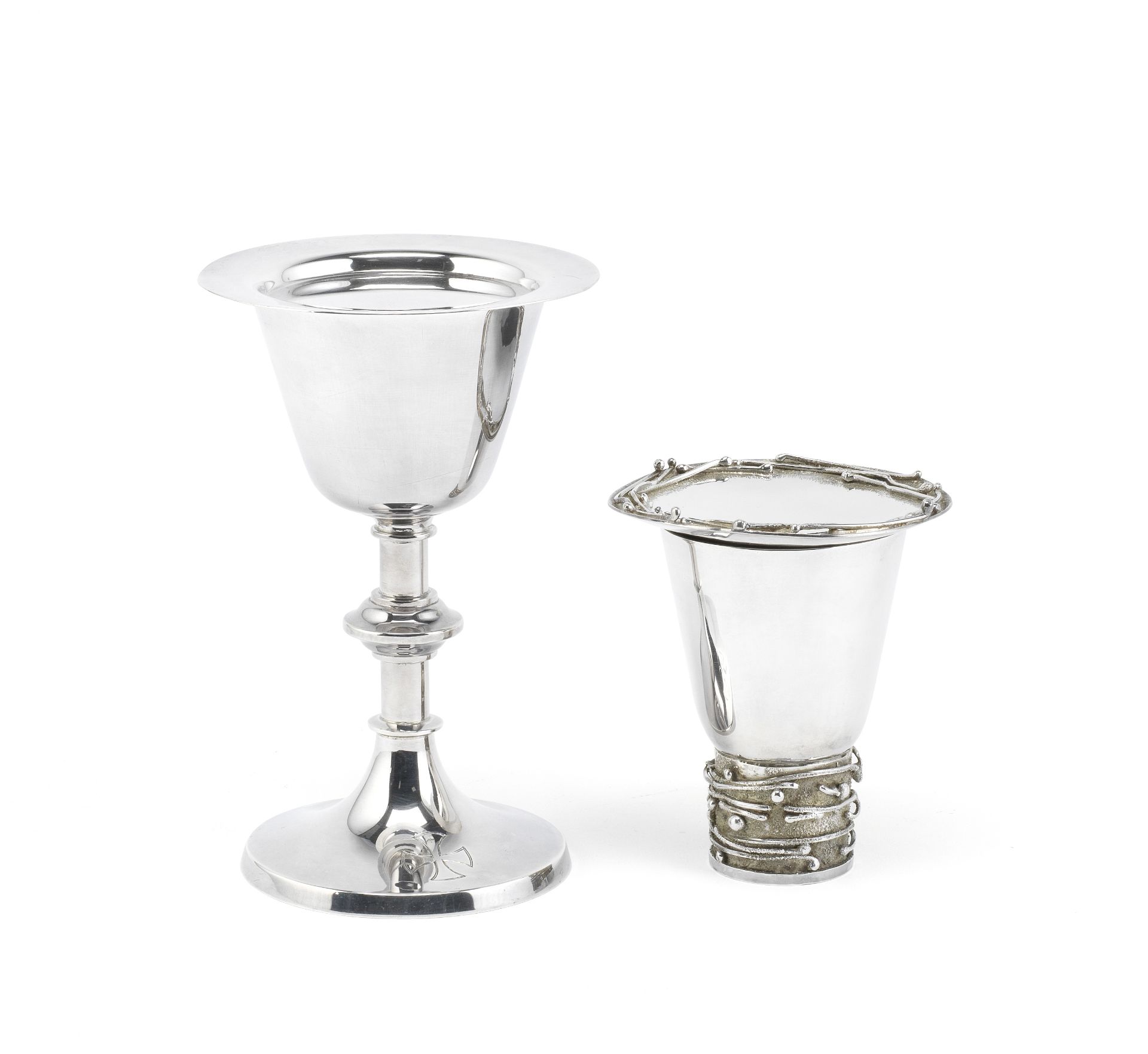 A silver chalice and paten Graham Watling, London 1974 / 1975 (4)