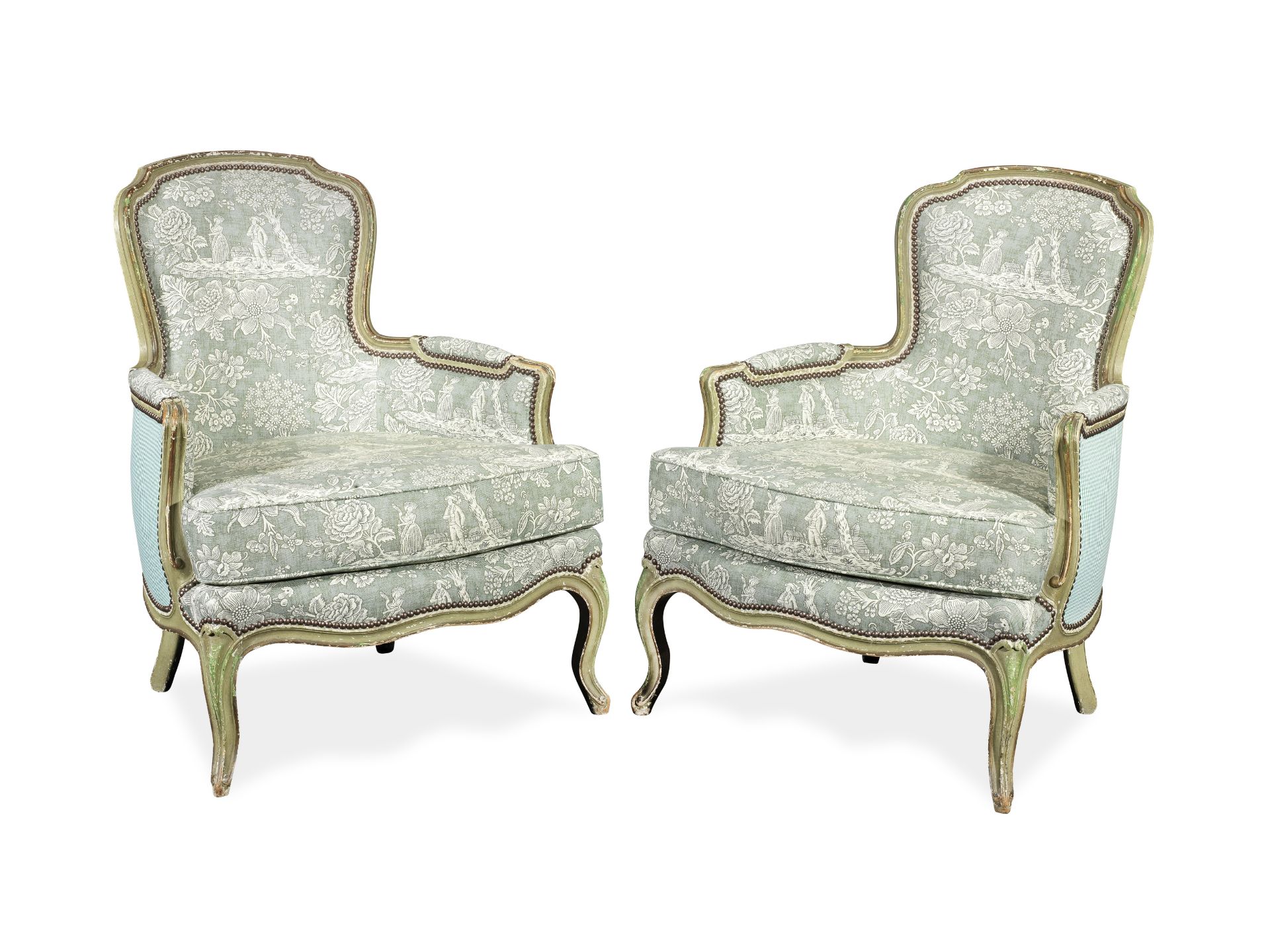A pair of French late 19th/early 20th century painted beech bergeres in the Louis XV style (2)