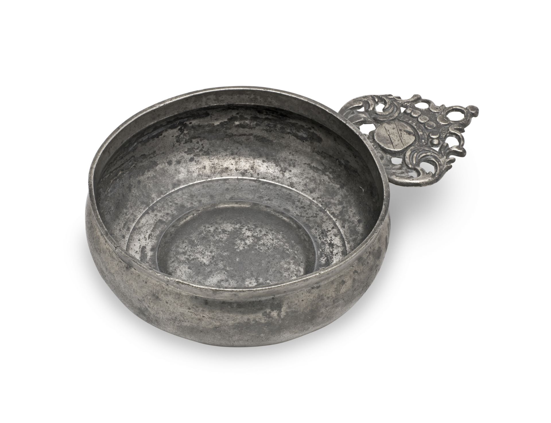 A George III pewter porringer, Bristol, circa 1780