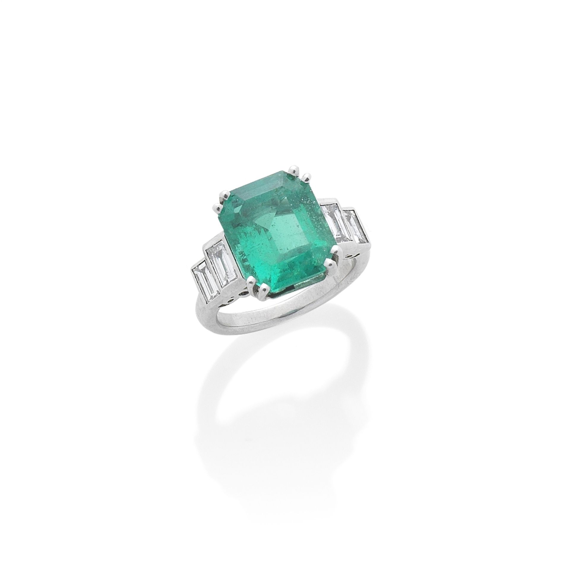 AN EMERALD AND DIAMOND RING