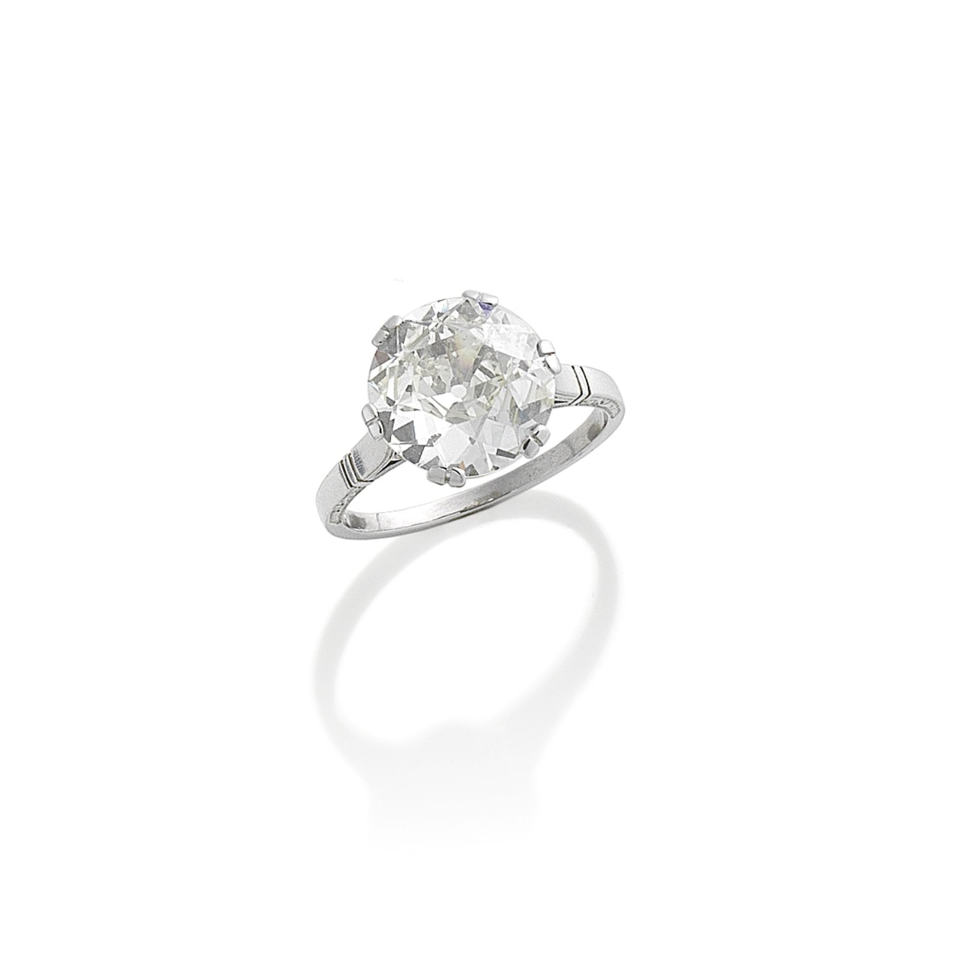 A DIAMOND SINGLE-STONE RING