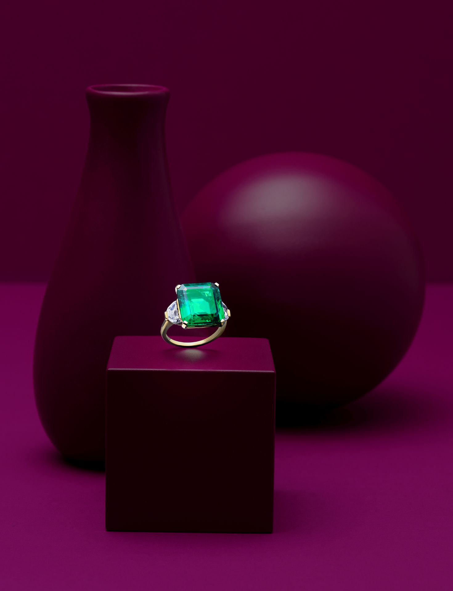 A FINE EMERALD AND DIAMOND RING, BY BULGARI