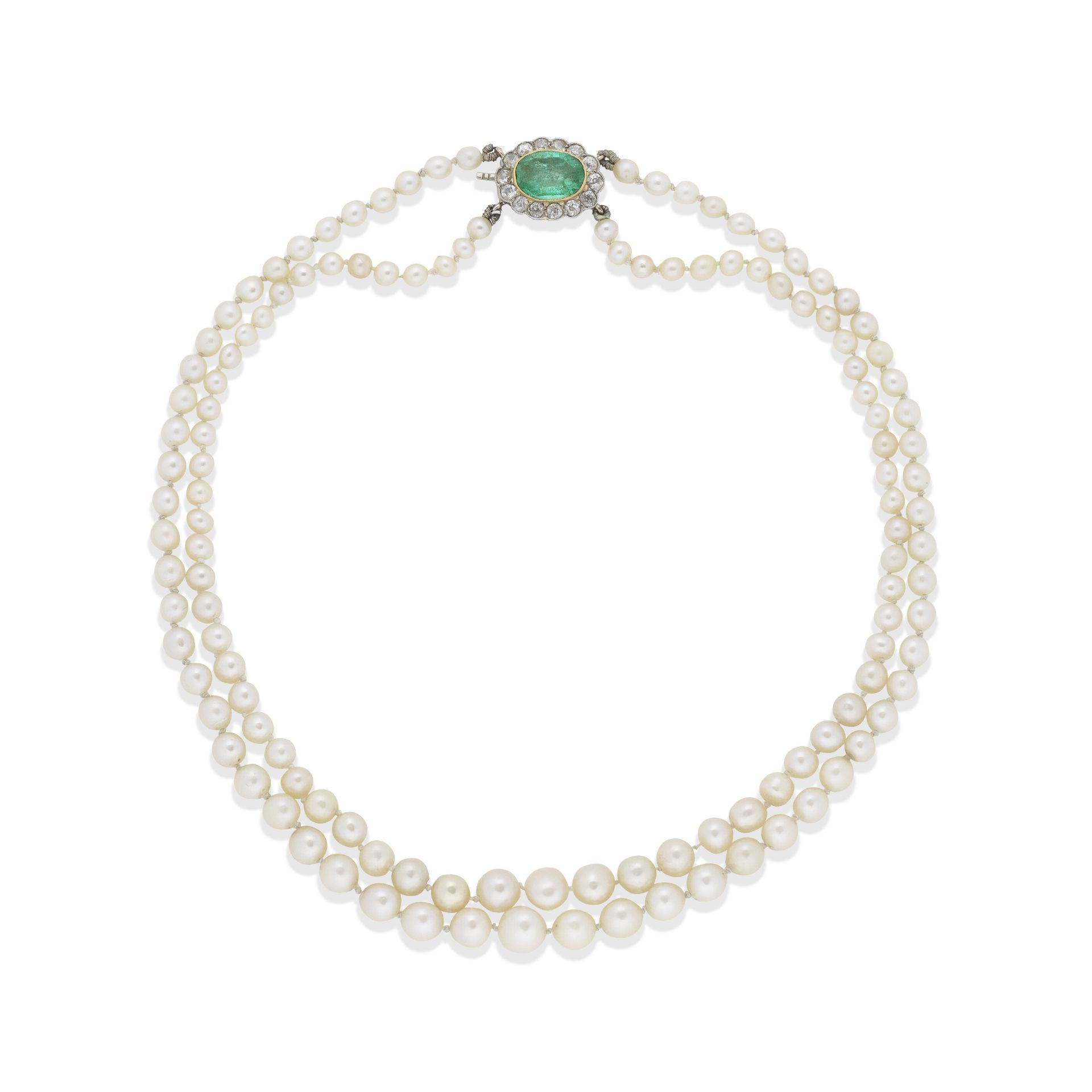 A PEARL NECKLACE WITH EMERALD AND DIAMOND CLASP