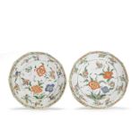 A PAIR OF FAMILLE VERTE OCTAGONAL DISHES Kangxi (2)