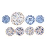 A VARIOUS GROUP OF CHINESE IMARI AND BLUE AND WHITE PLATES AND DISHES Kangxi (8)