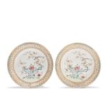 A PAIR OF FAMILLE ROSE EXPORT PLATES Qianlong (2)