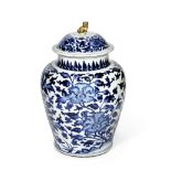 A LARGE BLUE AND WHITE 'PEONY' BALUSTER JAR AND COVER Kangxi (2)