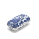 A BLUE AND WHITE KRAAK PORCELAIN BOX AND COVER Wanli (2)