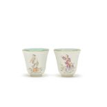 A PAIR OF FAMILLE ROSE 'IMMORTALS' WINE CUPS Iron red Xiezhu Zhuren Zao hall mark, Qing Dynasty (4)