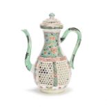 A FAMILLE VERTE RETICULATED EWER AND COVER Kangxi (2)