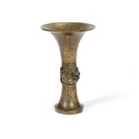 AN ARCHAISTIC GOLD-SPLASHED BRONZE BEAKER VASE, GU 17th/18th century