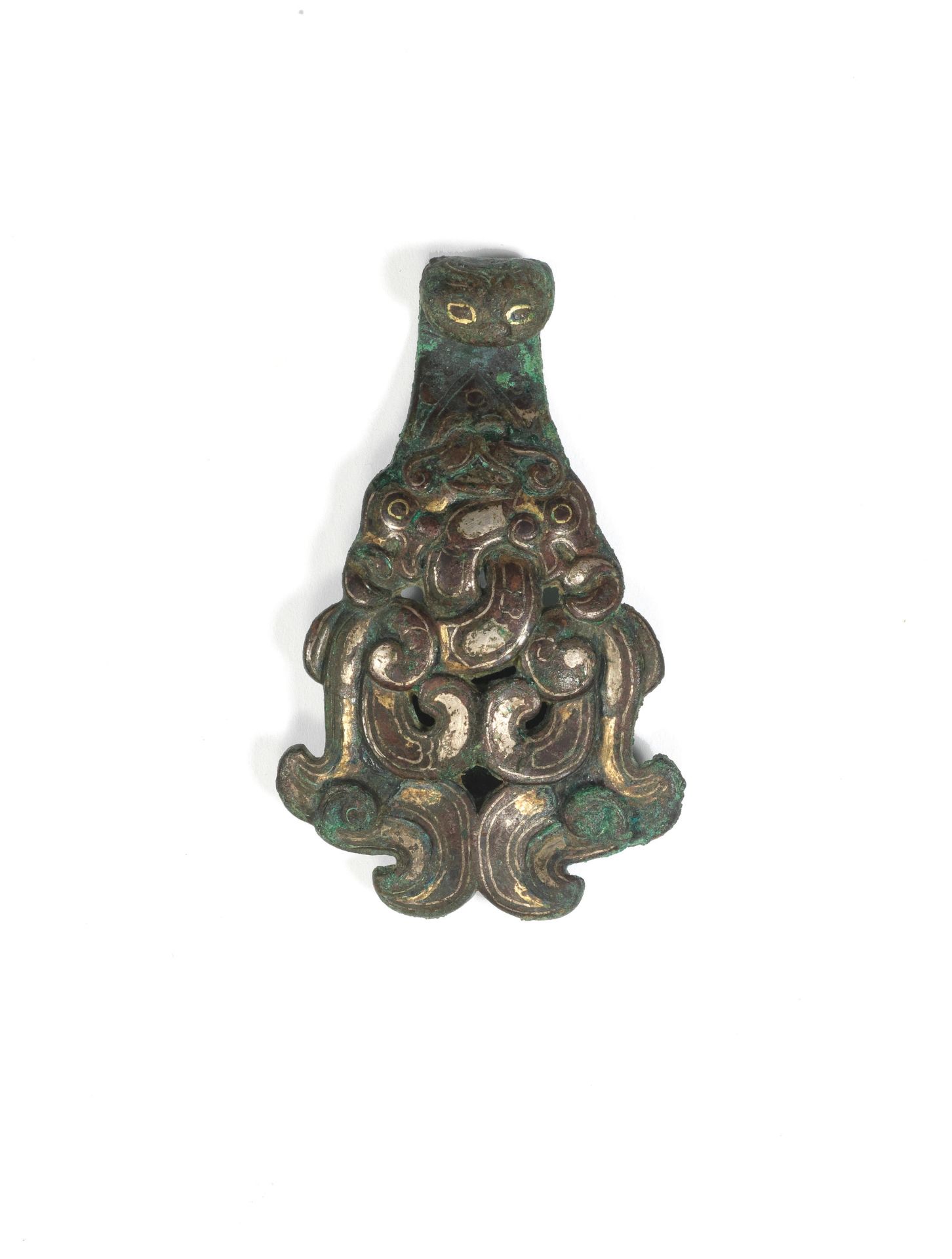 A FINE AND RARE GOLD AND SILVER-INLAID RETICULATED BRONZE BELT HOOK Warring States Period (2)