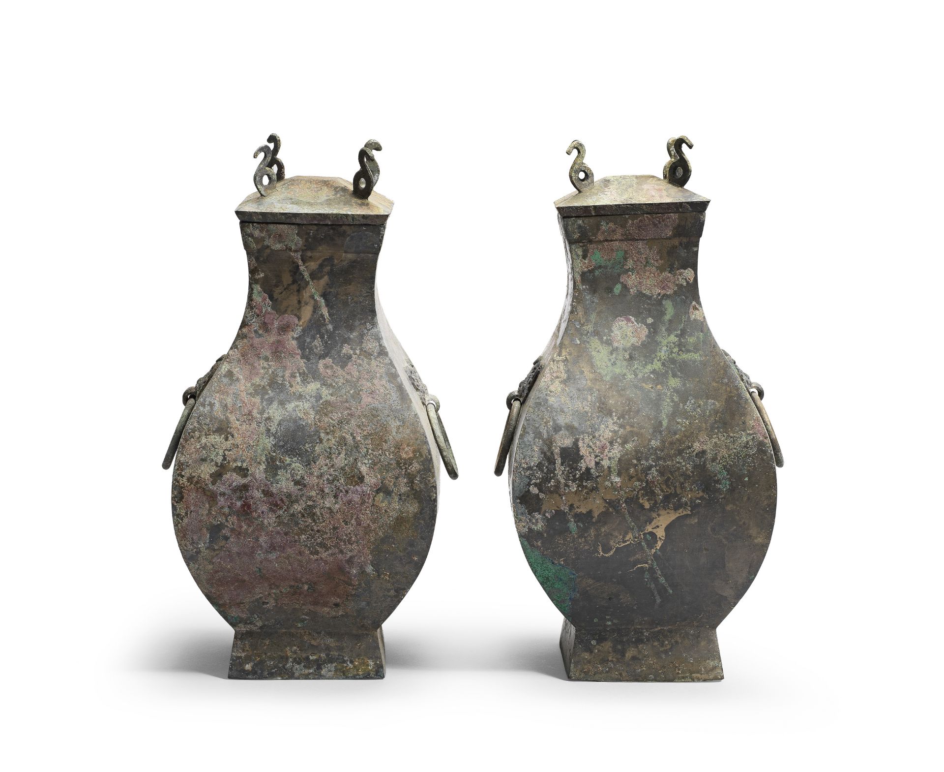 A PAIR OF ARCHAIC BRONZE RITUAL WINE VESSELS AND COVERS, FANGHU Han Dynasty (4)