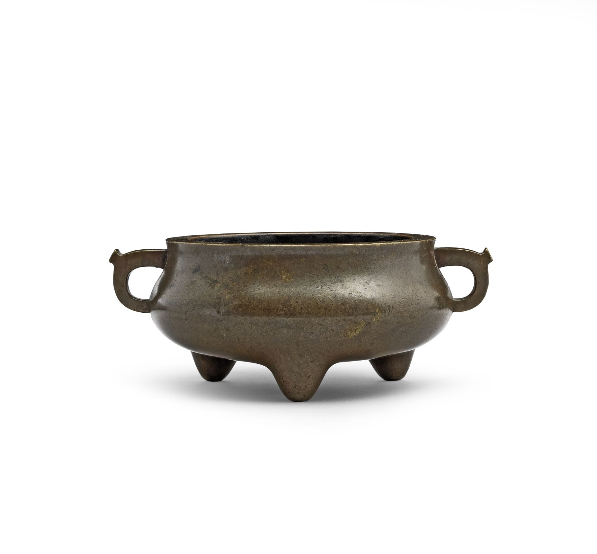 A BRONZE TRIPOD INCENSE BURNER, LIDING Xuande seal mark, 17th/18th century