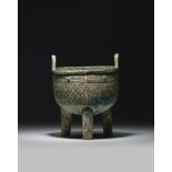 A RARE BRONZE RITUAL TRIPOD VESSEL, DING Early Western Zhou Dynasty