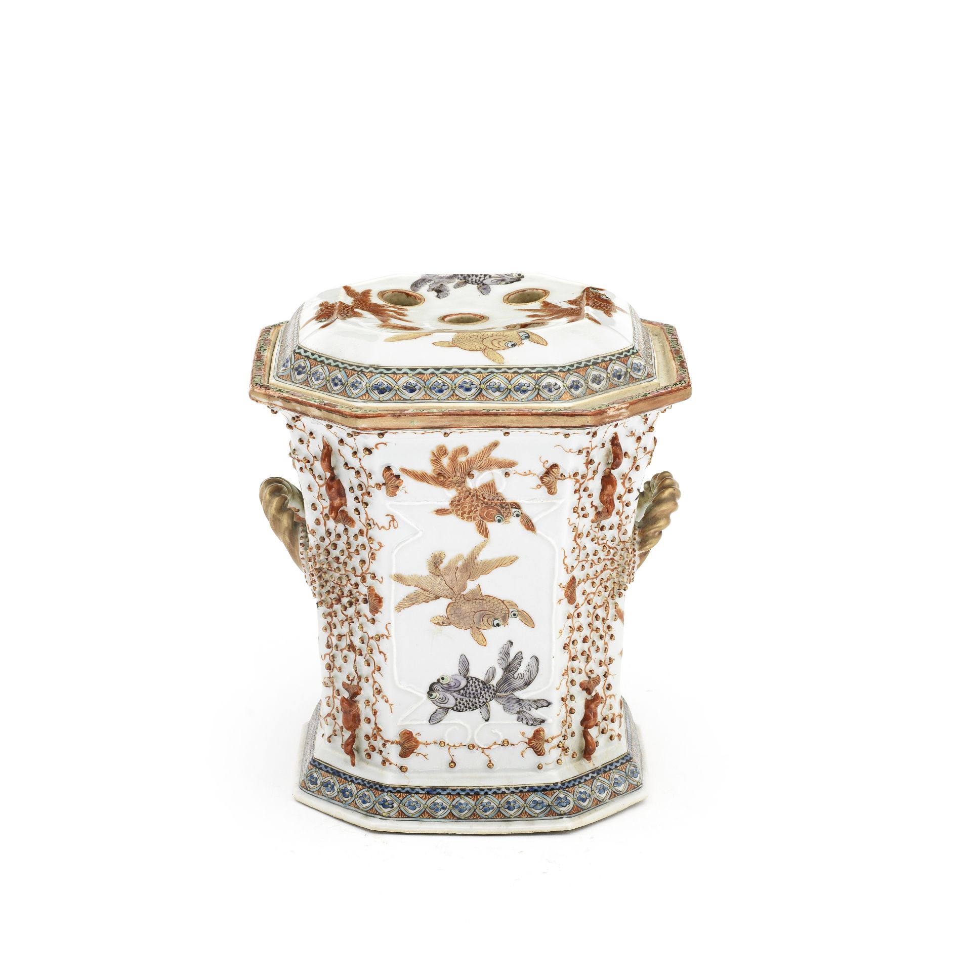 A FAMILLE ROSE AND ROUGE-DE-FER BOUGH POT AND COVER Early 19th century (2)