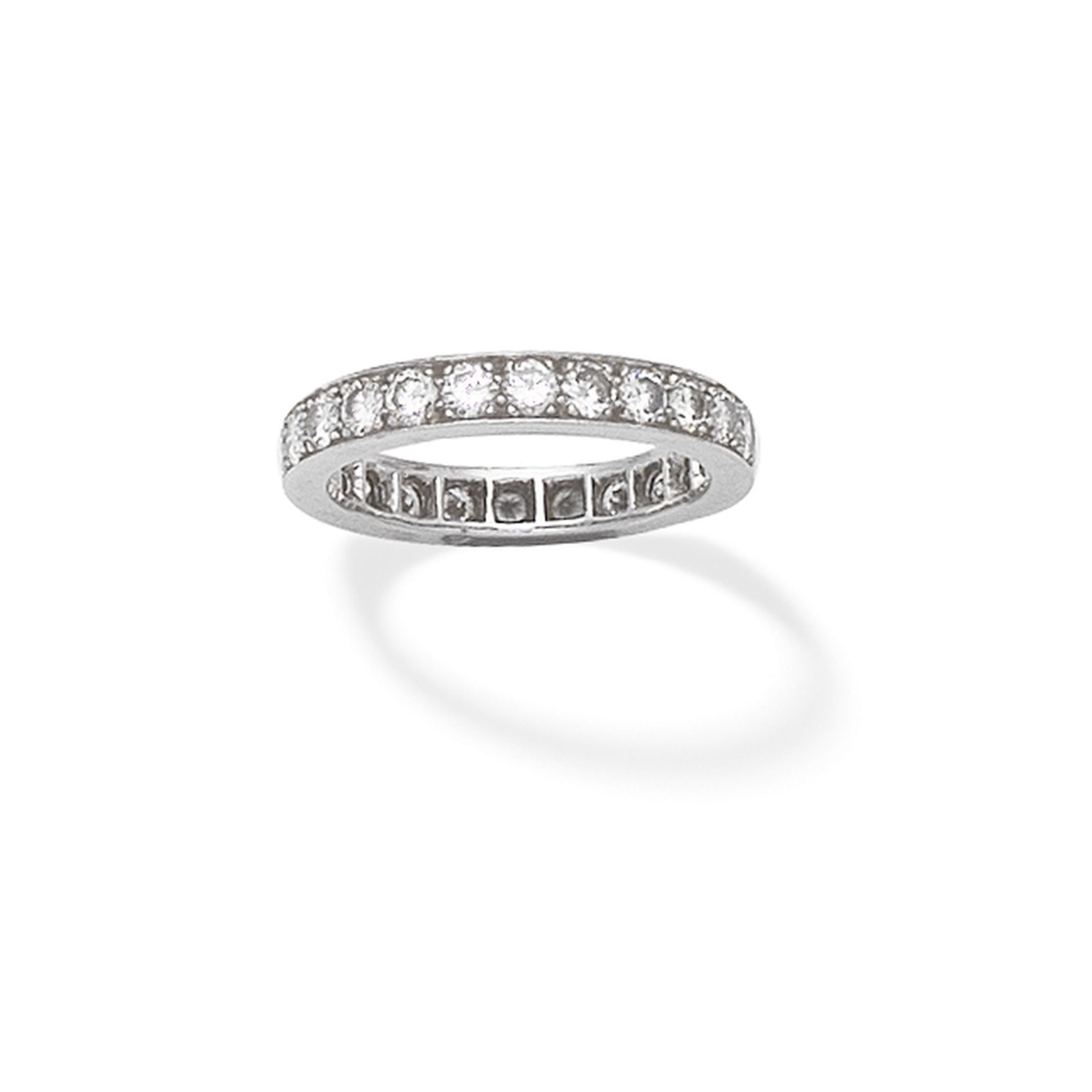 VAN CLEEF & ARPELS: DIAMOND ETERNITY RING