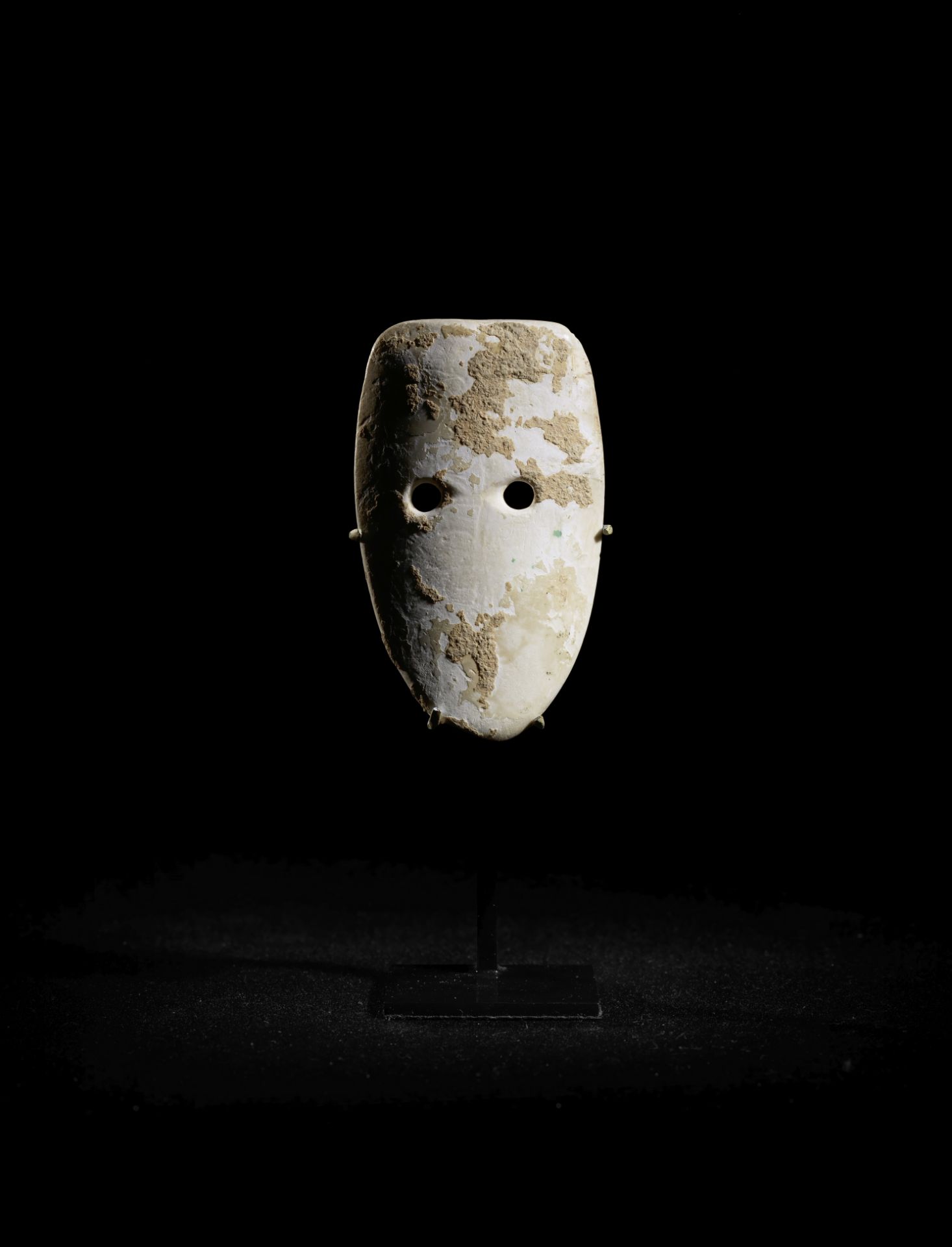 A Neolithic shell spirit mask amulet