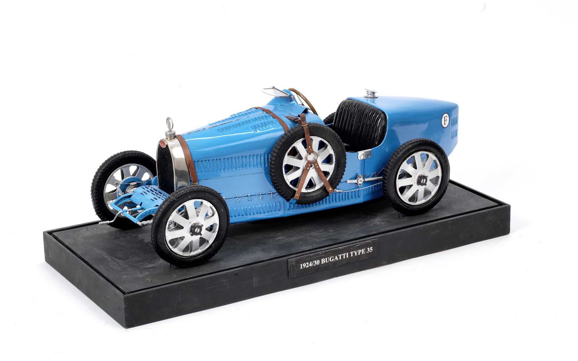 A 1:8 scale model of a Bugatti Type 35,