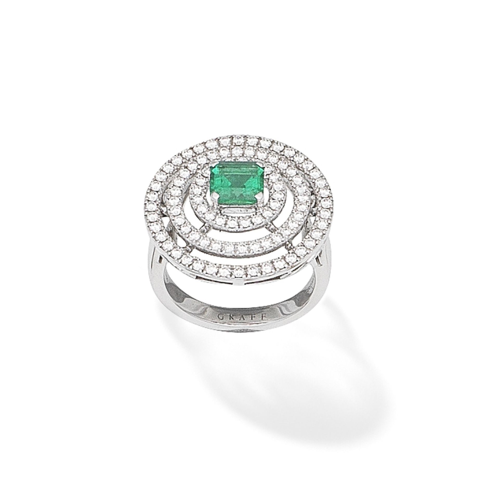 GRAFF: EMERALD AND DIAMOND 'BULLSEYE' RING