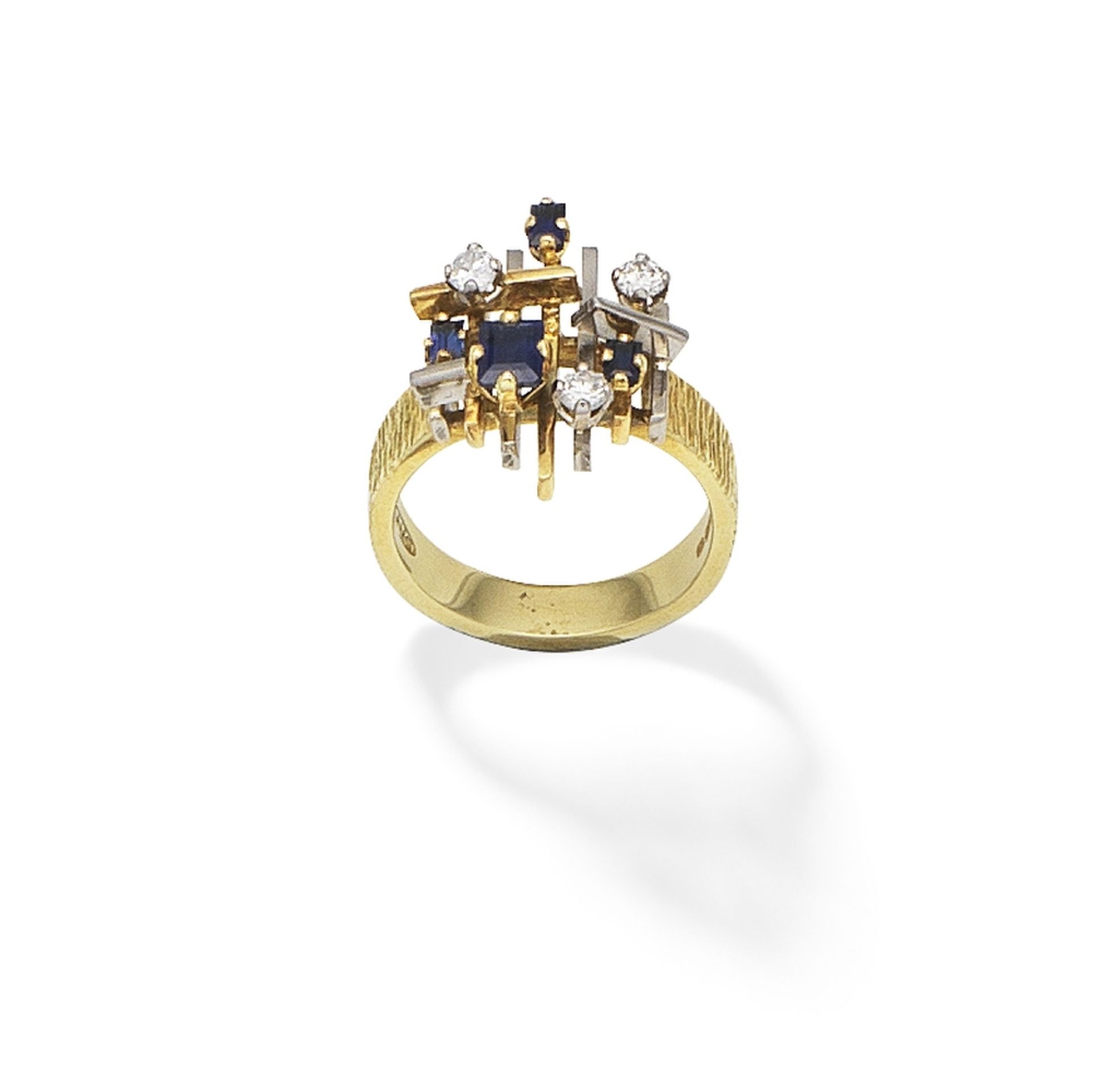 ALAN MARTIN GARD: SAPPHIRE AND DIAMOND RING,