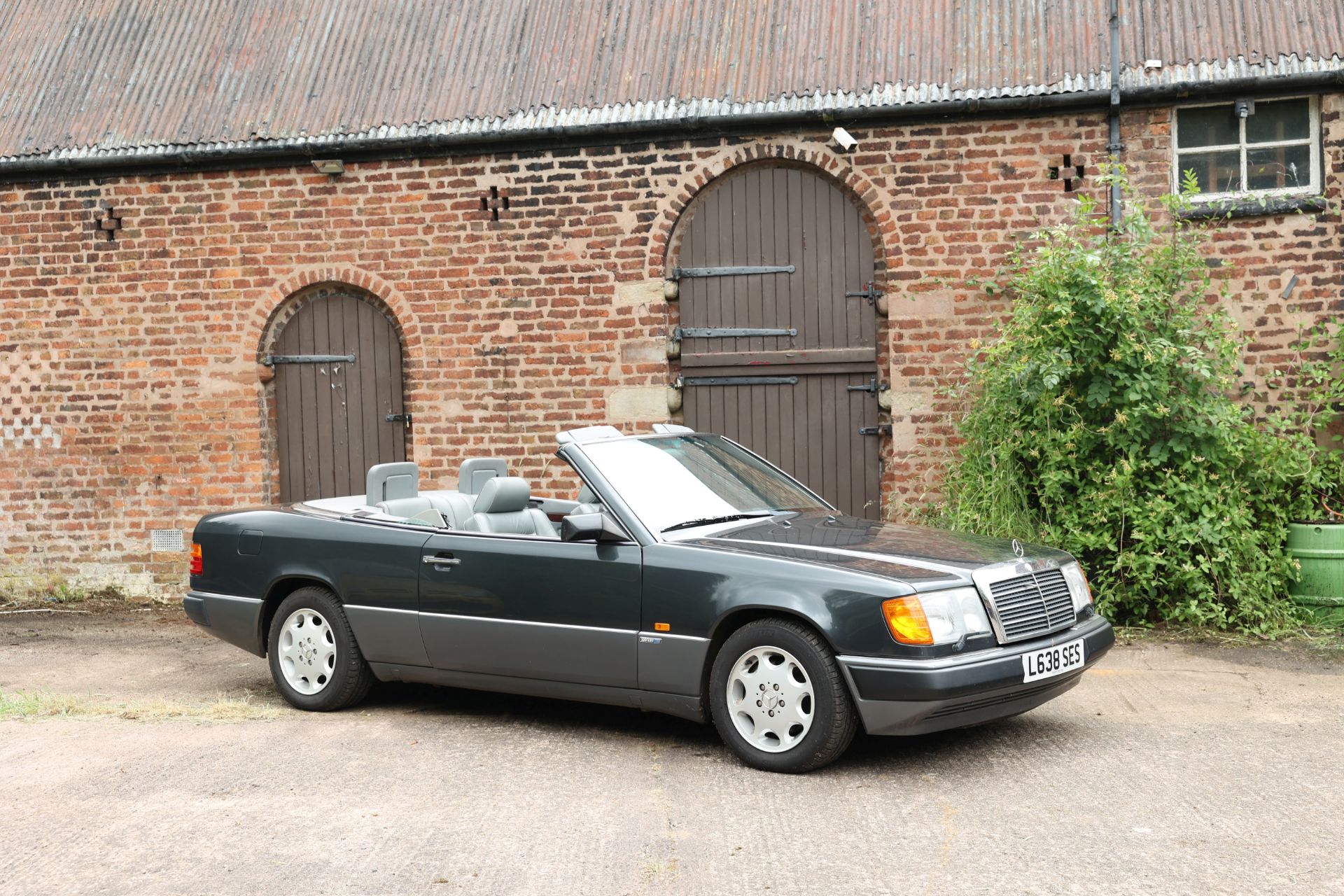 1993 Mercedes-Benz E320 Cabriolet with Hardtop Chassis no. WDB1240662C004827