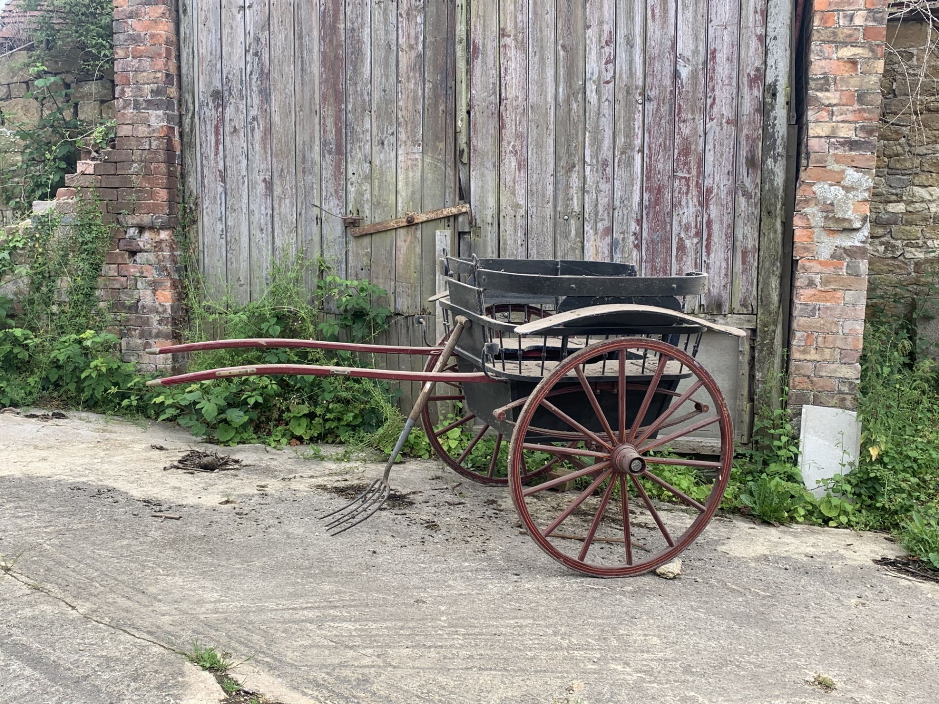 C.1900 Spindle Seat Governess Cart