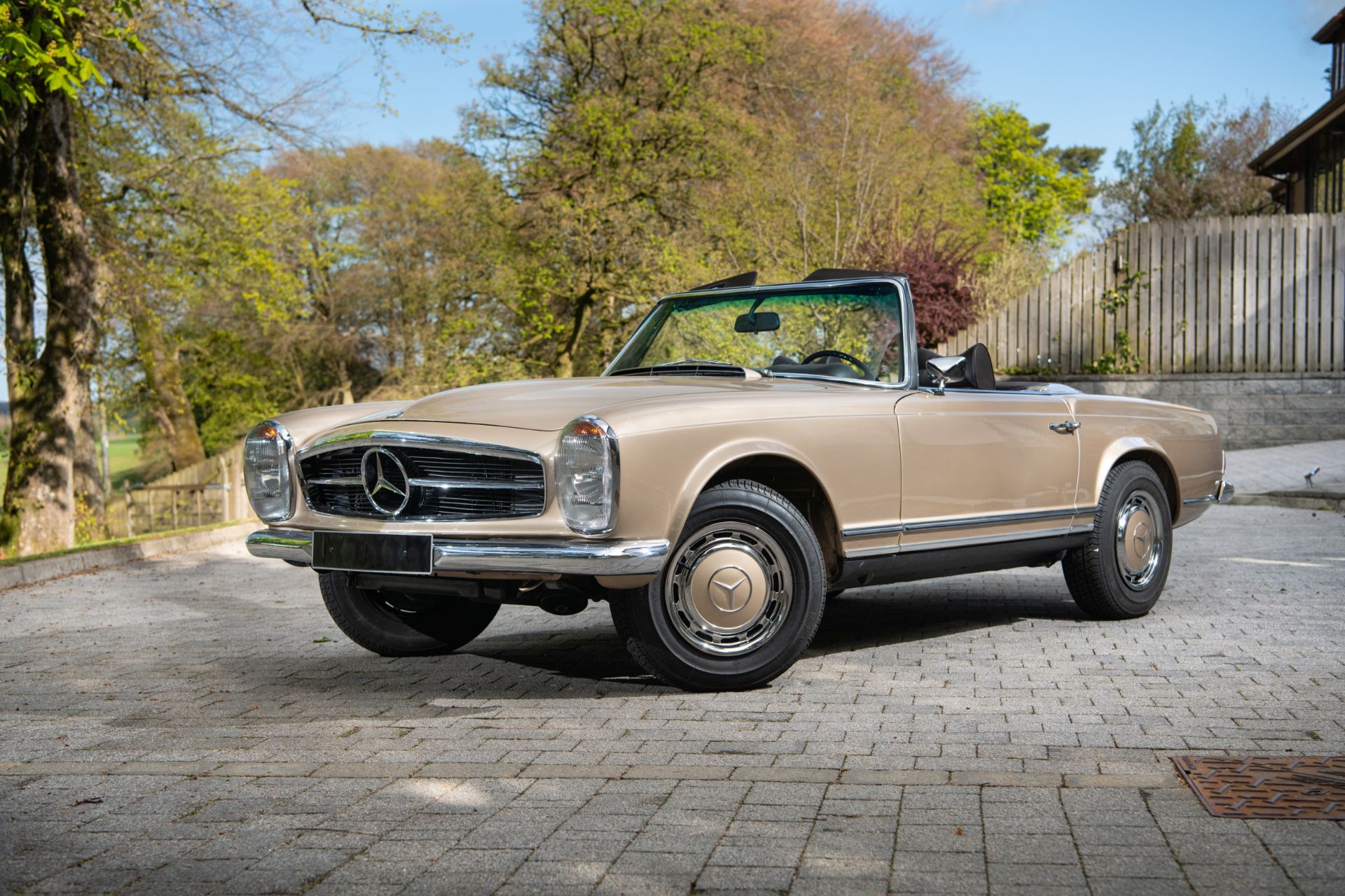 1970 Mercedes-Benz Pagoda 280SL with hardtop Chassis no. 113.044-12-015504