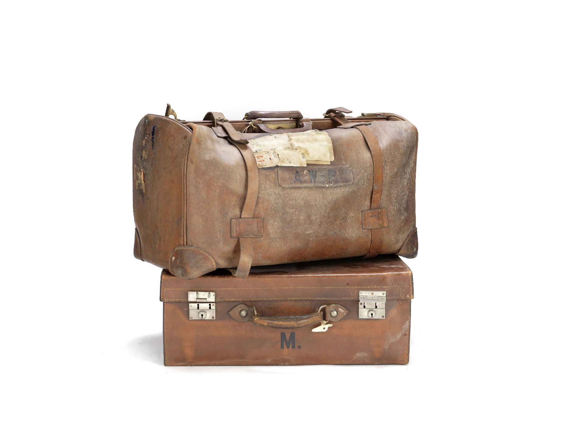A late Victorian / Edwardian leather Gladstone bag together with an early 20th century leather dr...