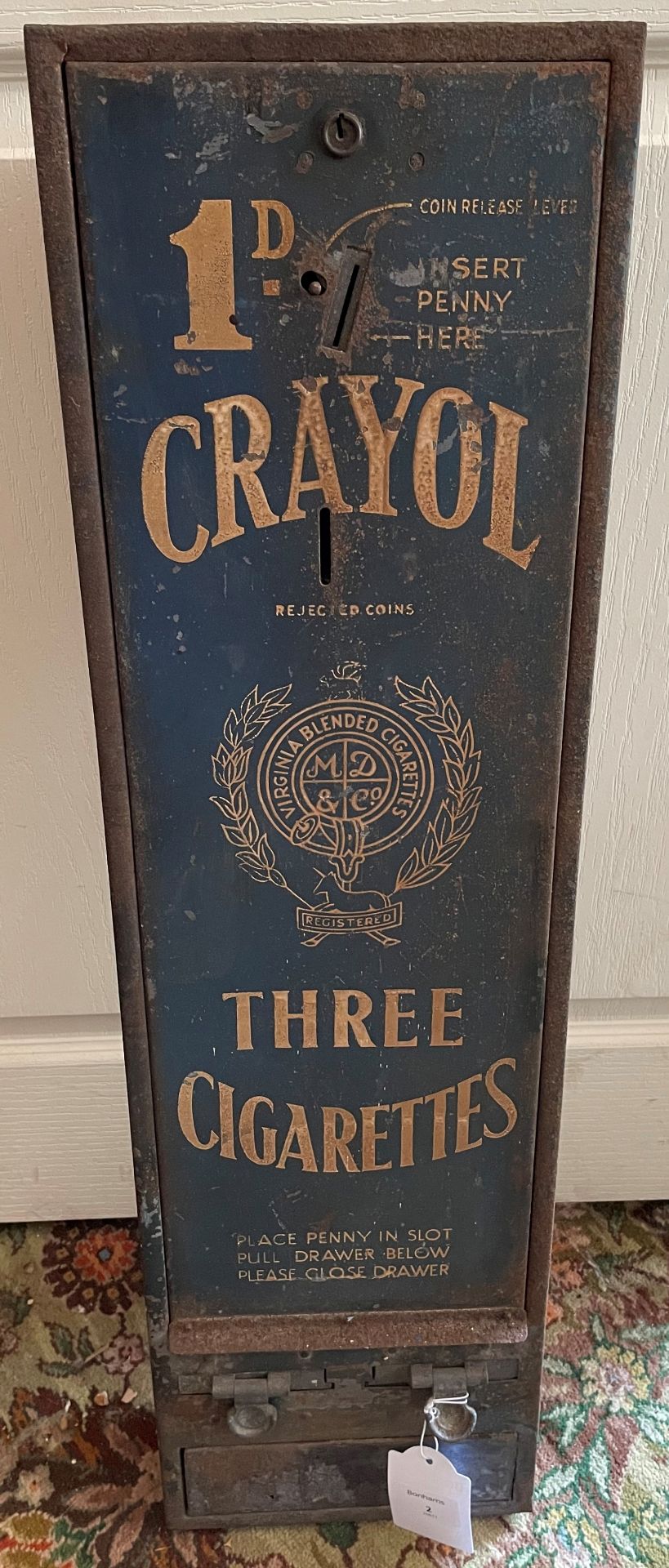 A 'Crayol Three Cigarettes' 1d dispenser,