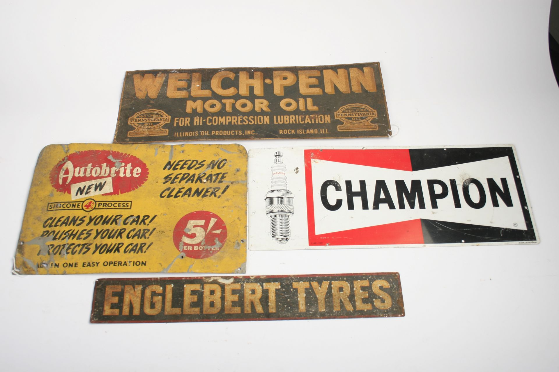 Four tinplate advertising signs, ((4))