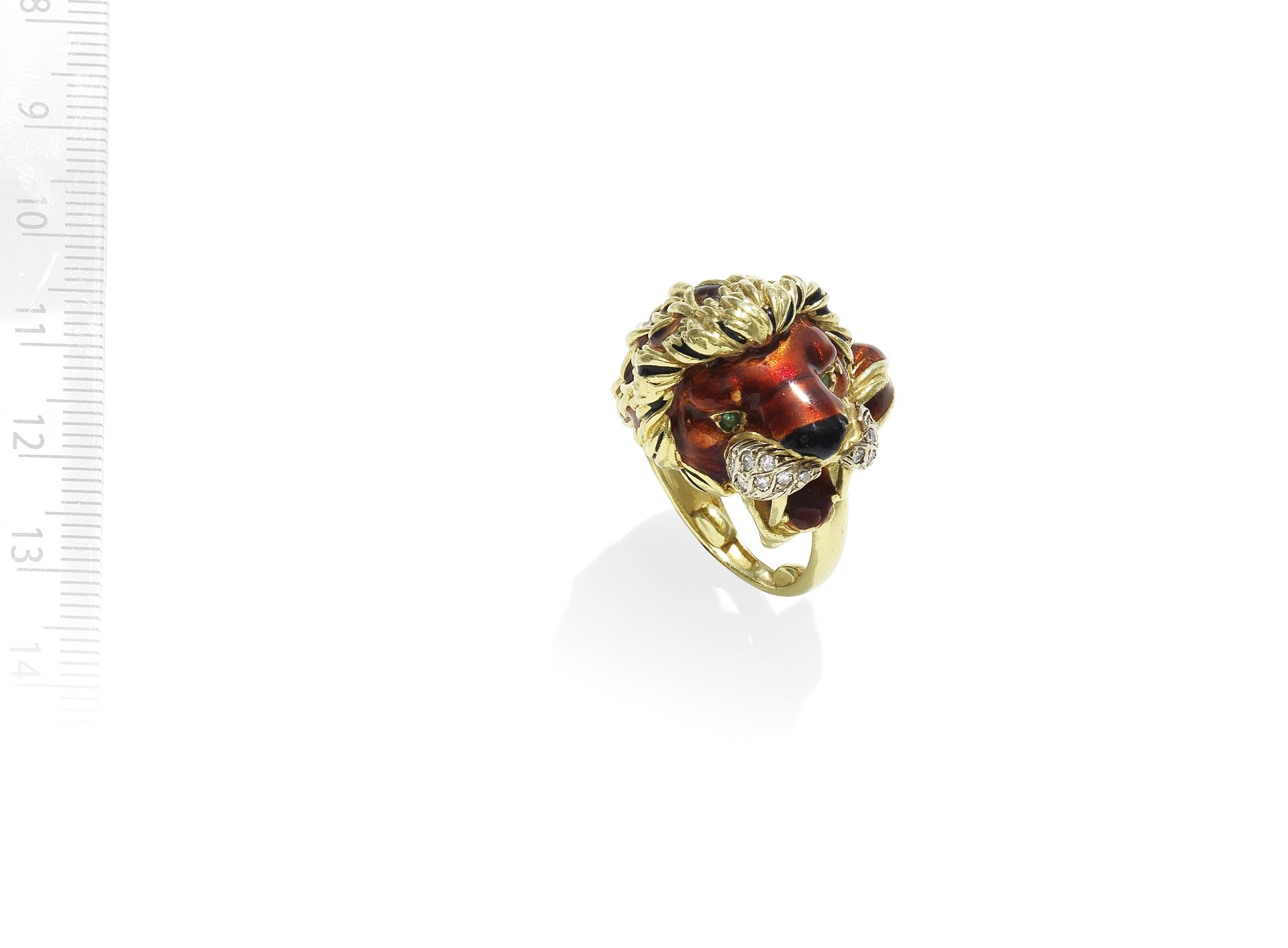 FRASCAROLO: ENAMEL, EMERALD AND DIAMOND LION RING, CIRCA 1965