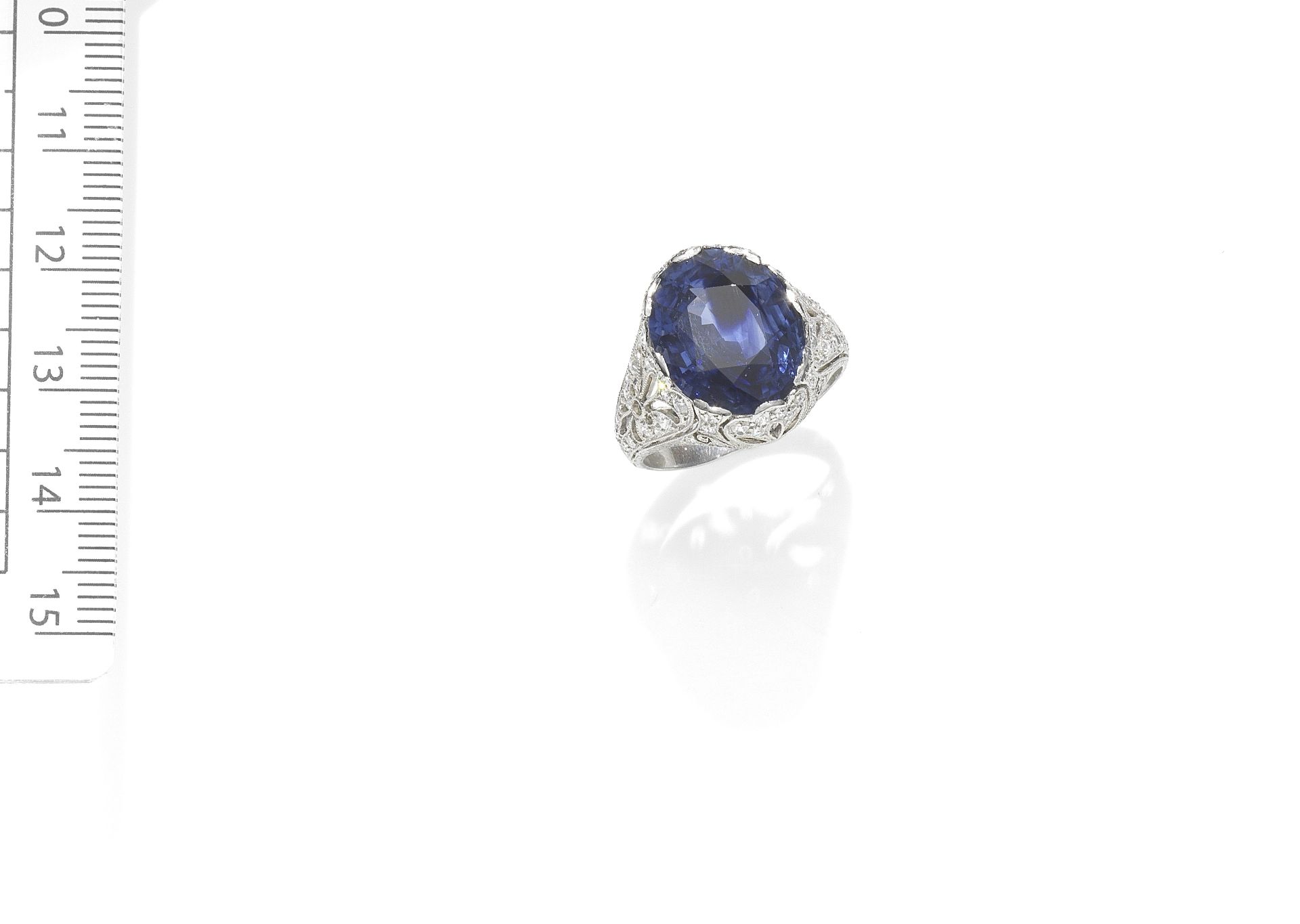 BELLE &#201;POQUE SAPPHIRE AND DIAMOND RING, CIRCA 1915