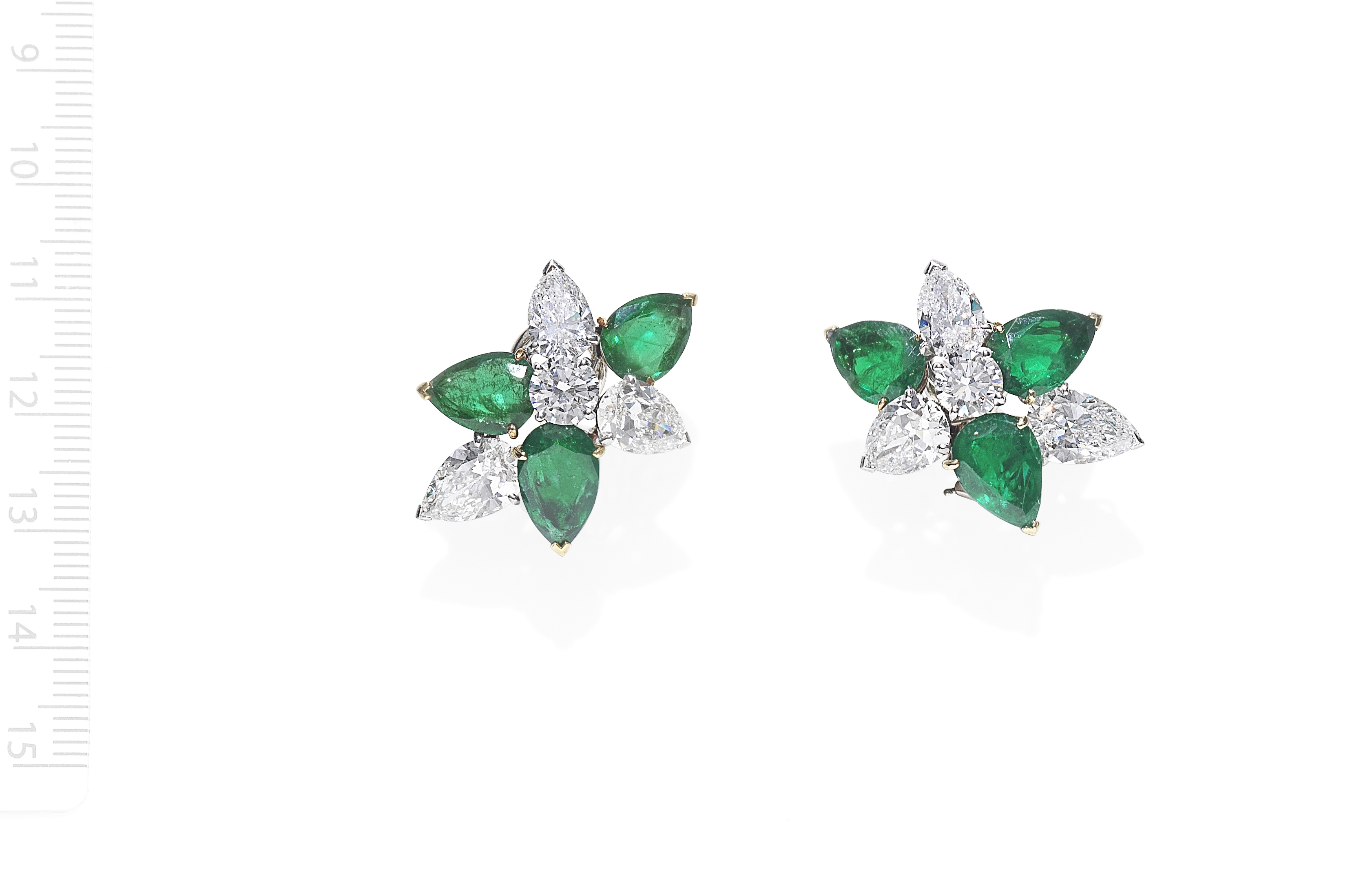 EMERALD AND DIAMOND CLUSTER EARCLIPS