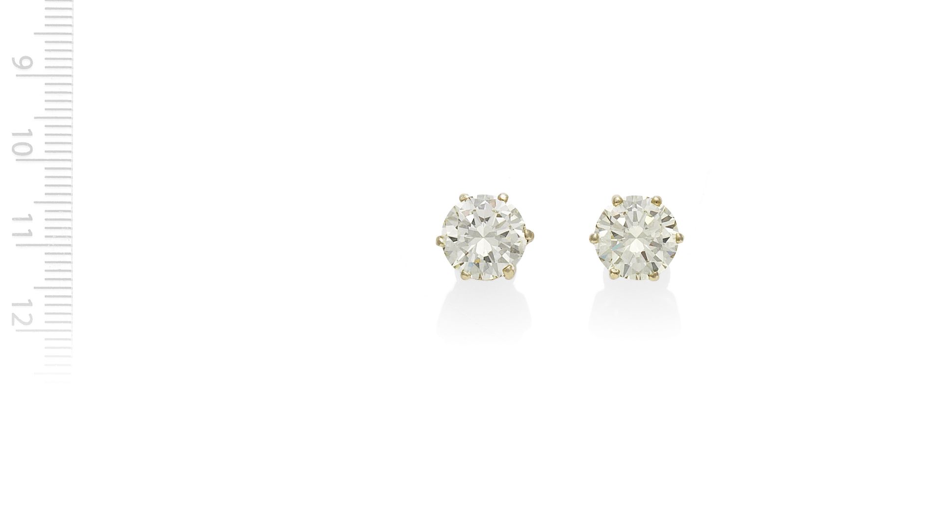 DIAMOND EARSTUDS