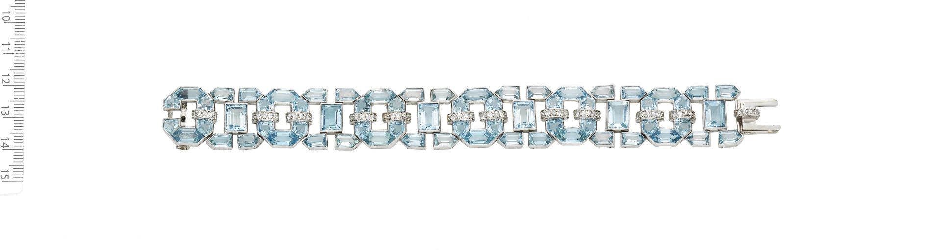 ART DECO AQUAMARINE AND DIAMOND BRACELET, CIRCA 1930