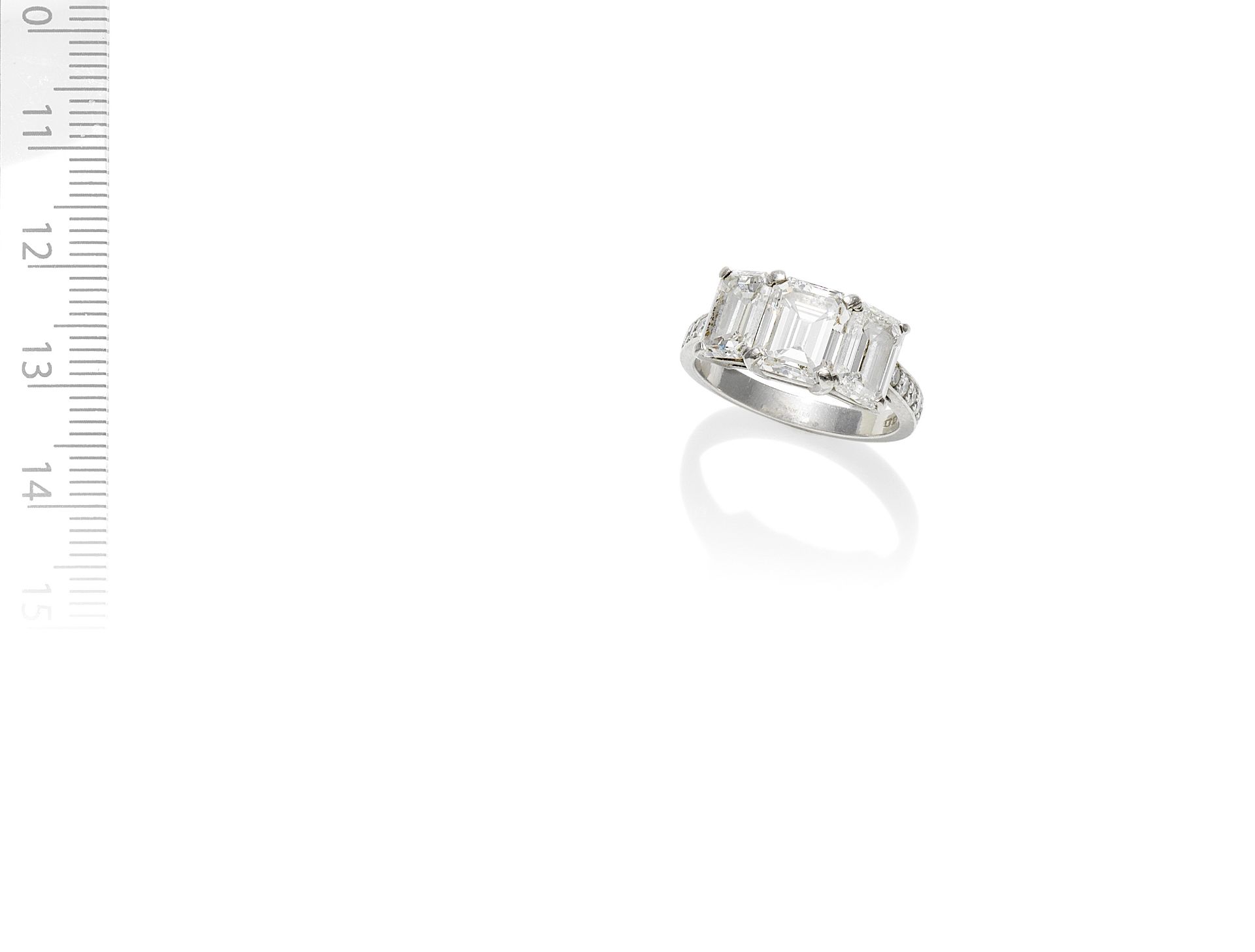 BOODLES: DIAMOND THREE-STONE RING