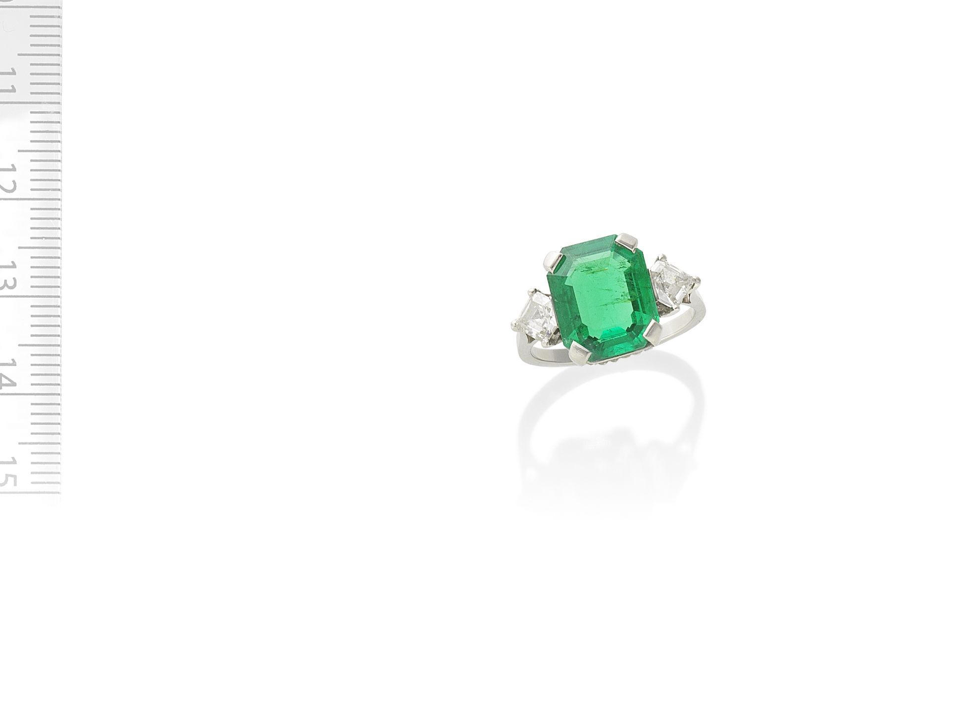 EMERALD AND DIAMOND RING