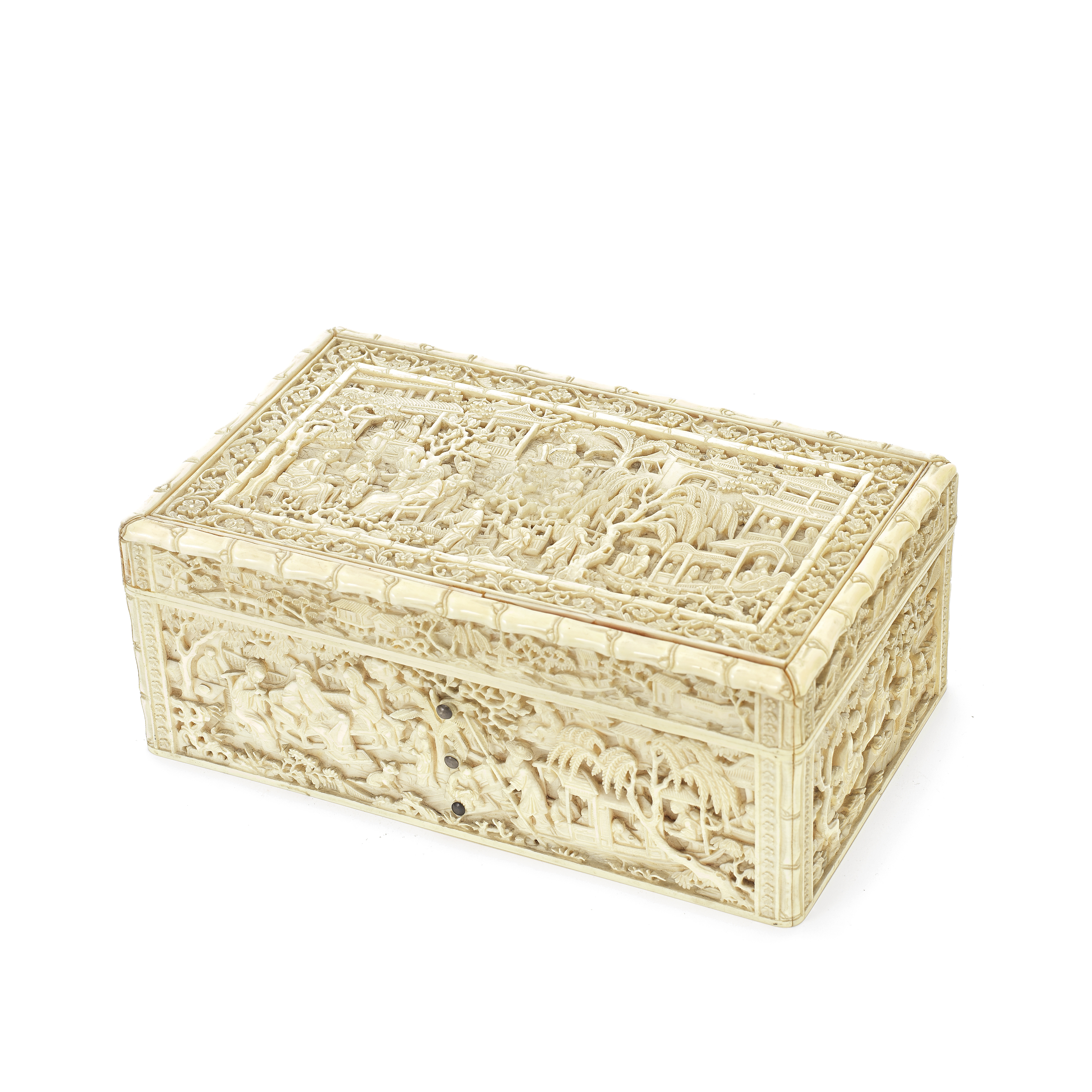 A CARVED IVORY BOX AND HINGED COVER Early 19th century