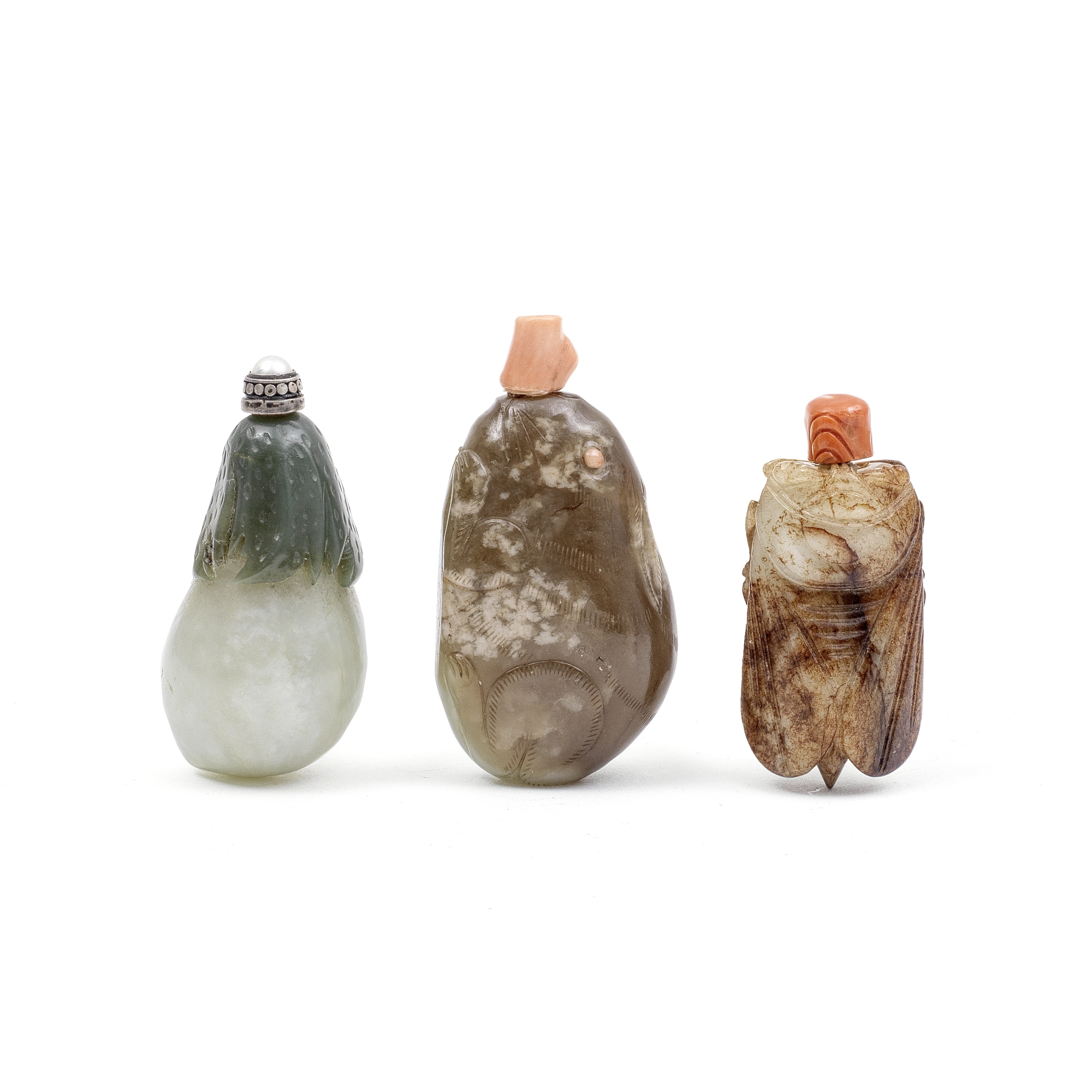 A GROUP OF THREE JADE SNUFF BOTTLES Qing Dynasty (6)