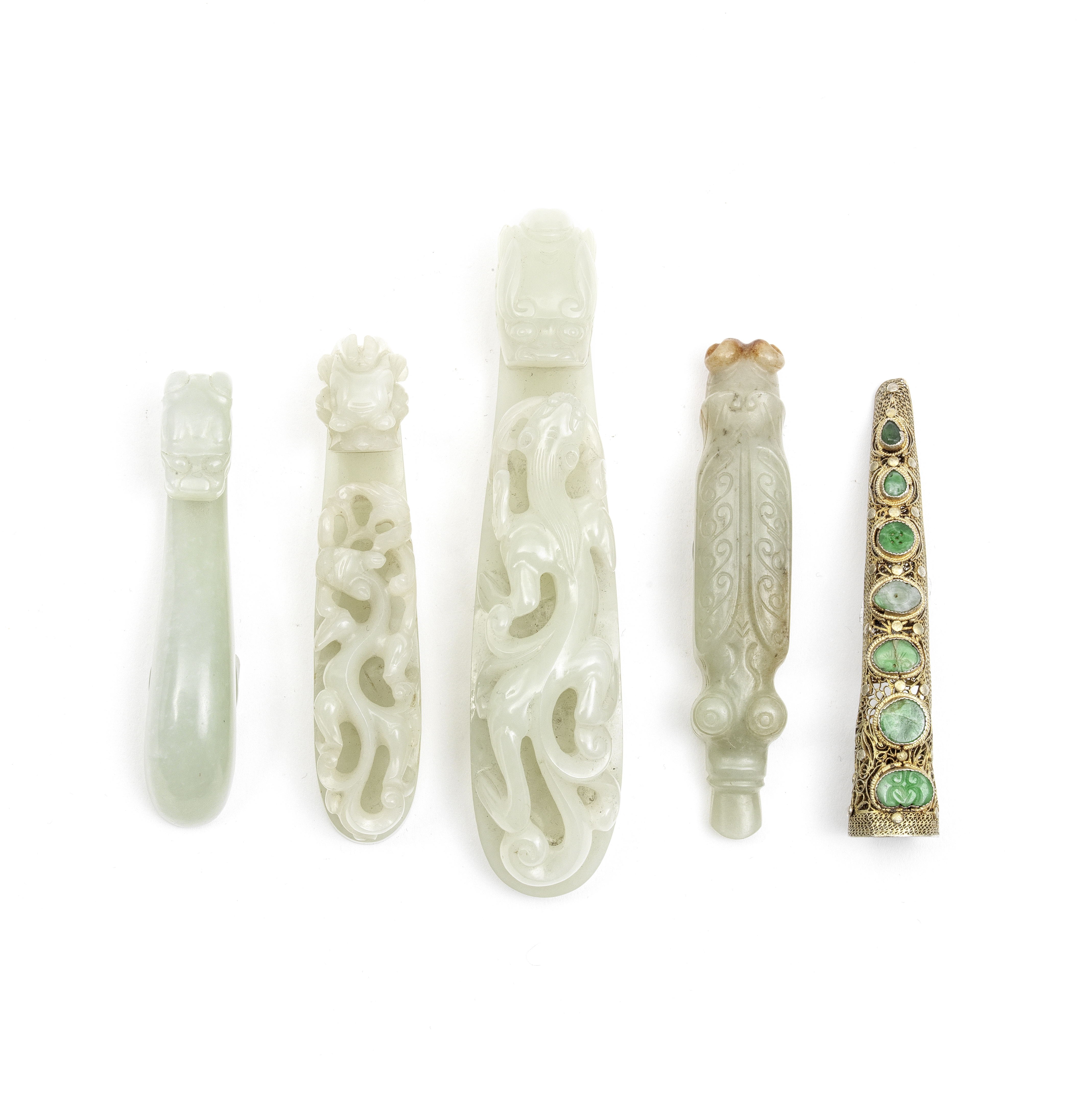 FOUR JADE BELT HOOKS AND ONE FILIGREE FINGER GUARD Qing Dynasty (5)