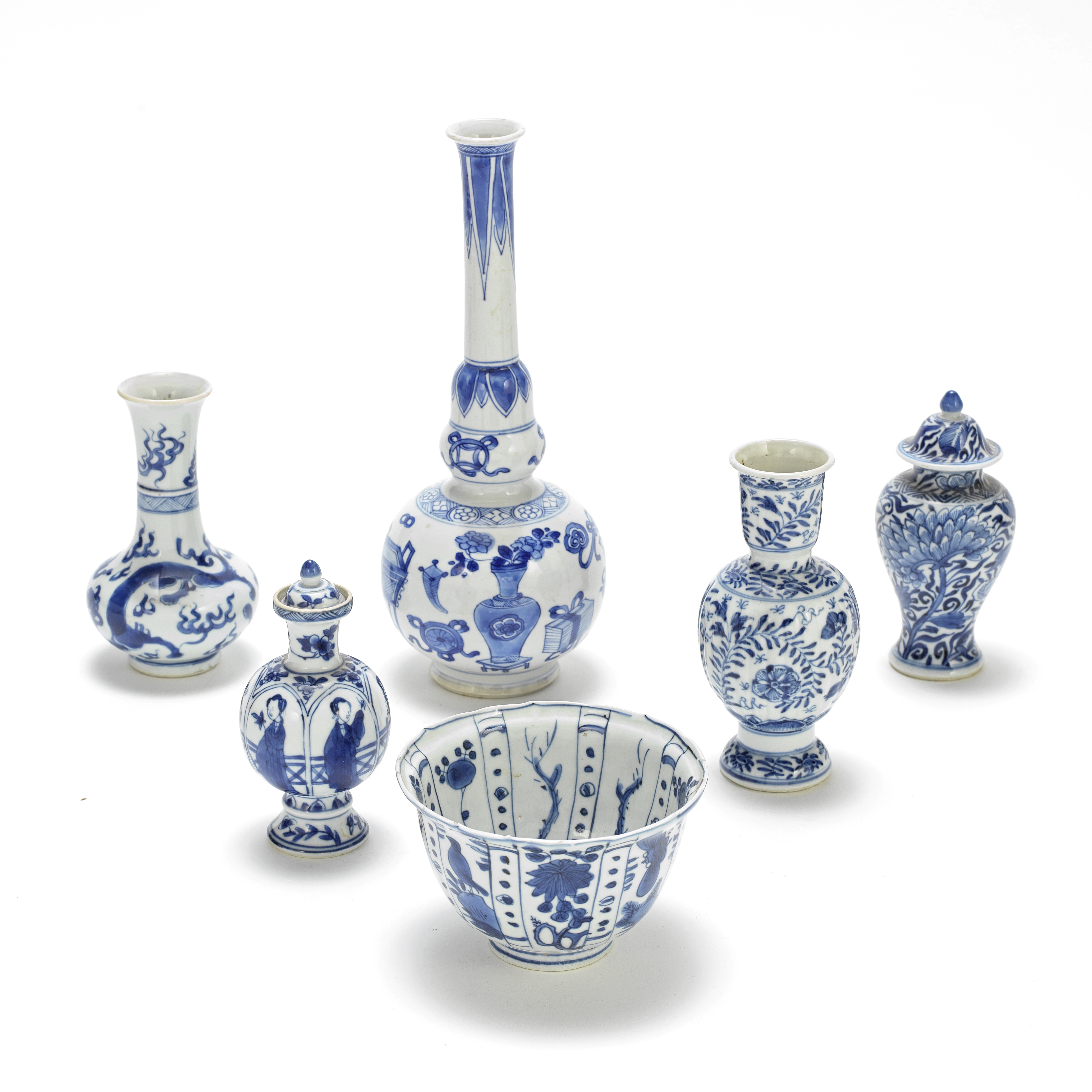 A KRAAK PORCELAIN BOWL AND FIVE BLUE AND WHITE PORCELAIN VASES Wanli to Kangxi (8)