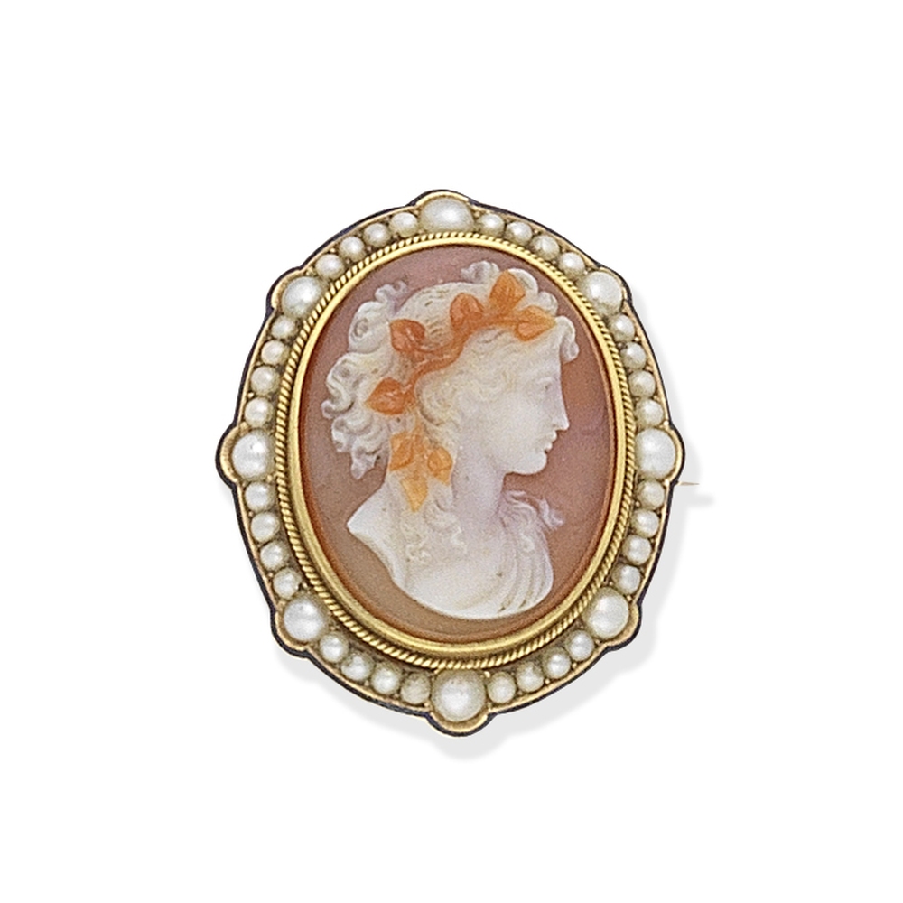 HARDSTONE CAMEO AND SEED PEARL BROOCH/PENDANT, CIRCA 1890