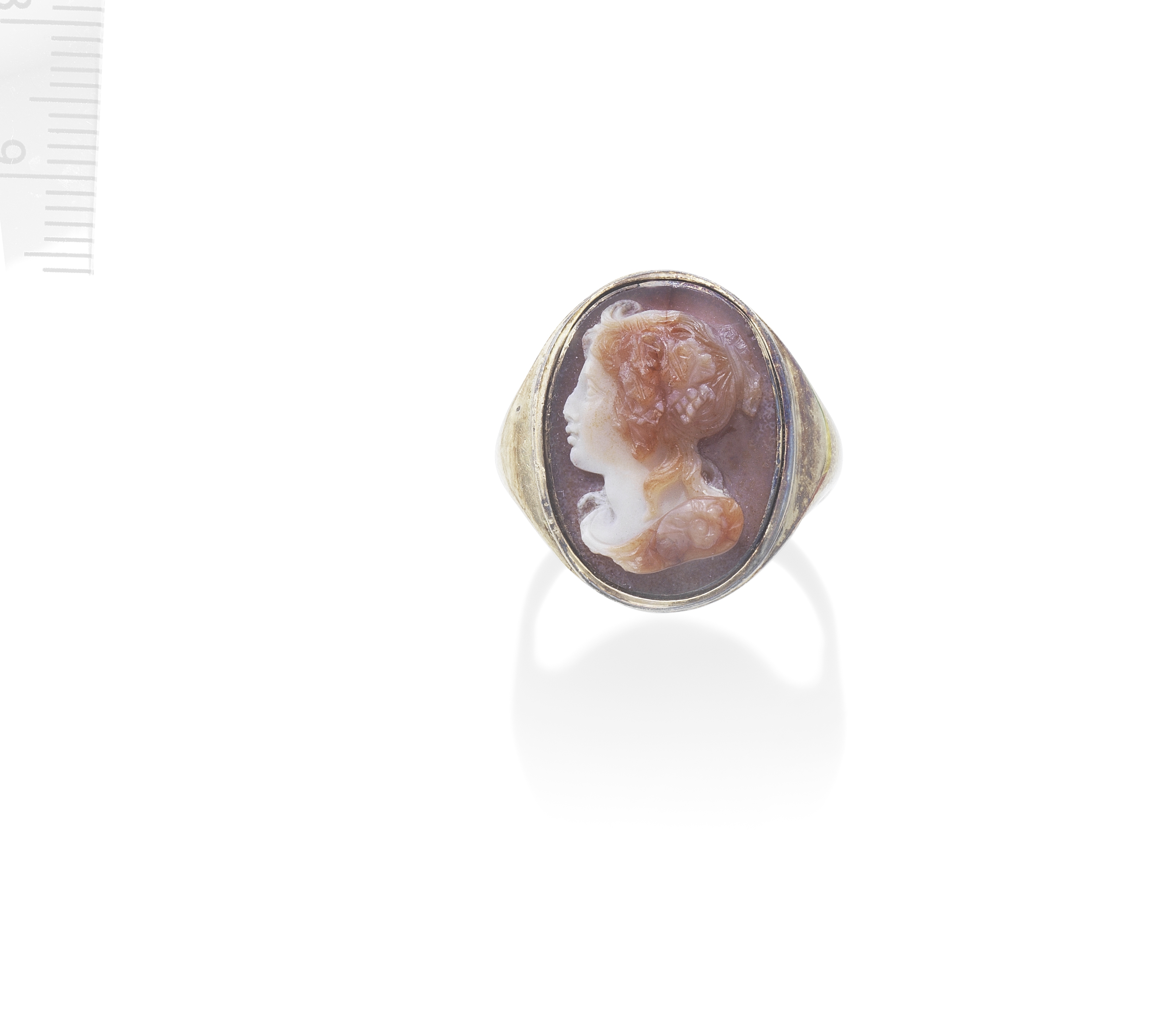 A GOLD AND AGATE CAMEO RING, EARLY 19TH CENTURY - Image 2 of 3
